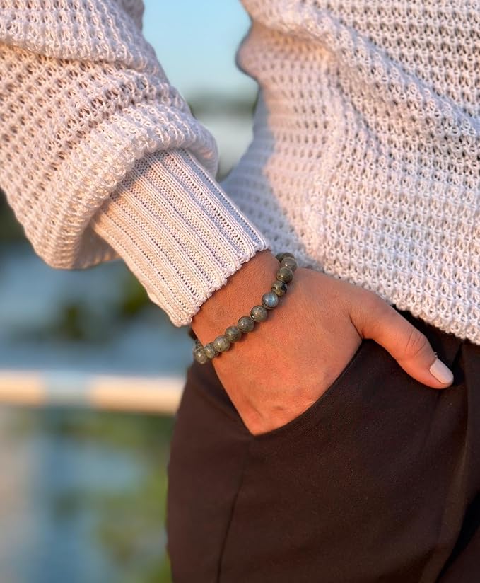 Bracelet en Labradorite – Pierre Naturelle 8MM – Une pierre reconnue pour absorber les énergies négatives et renforcer la clarté intérieure.