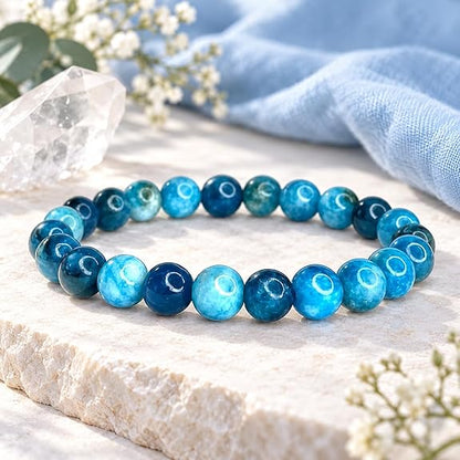 Bracelet Felicidade en apatite naturelle 8 mm en mise en scène minérale